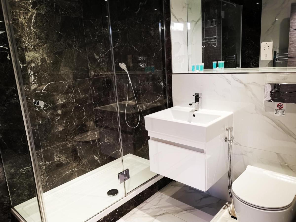 City Prime Apartments Лондон Экстерьер фото A modern bathroom