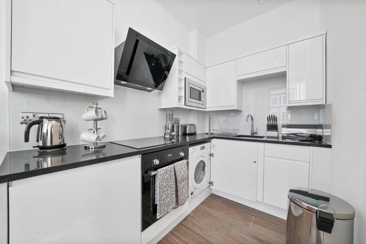 City Prime Apartments Лондон Экстерьер фото A typical kitchen in a student flat