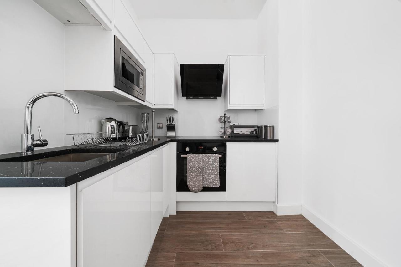 City Prime Apartments Лондон Экстерьер фото A typical kitchen in a student apartment